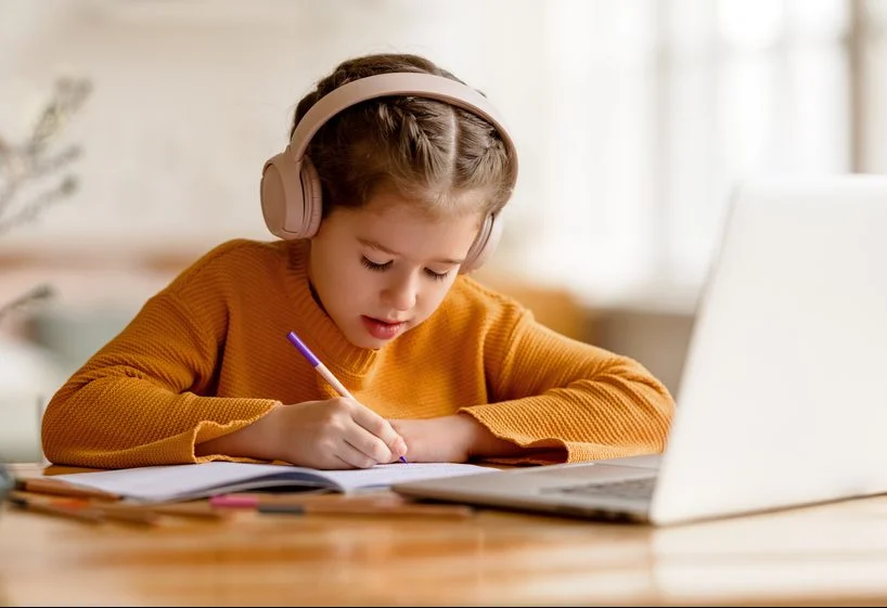 83% dos educandos utiliza o computador para estudar ou fazer os trabalhos de casa
