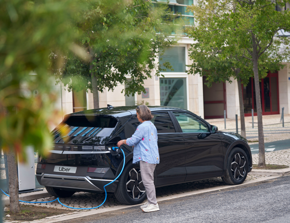 Uber e Galp celebram parceria para promover a mobilidade elétrica em Portugal