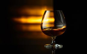 Novos impostos reduzirão a competitividade do brandy europeu na China, afirma a GlobalData