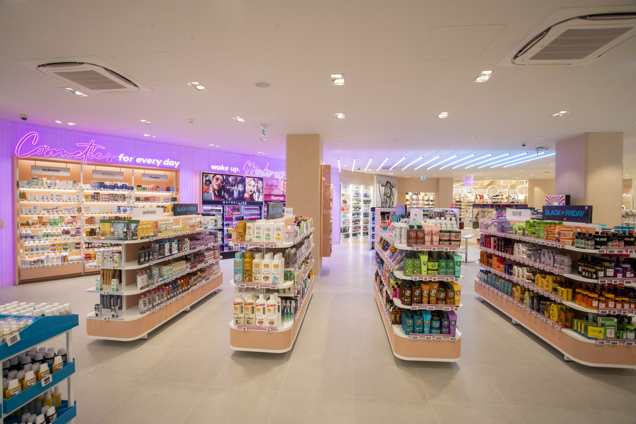 Wells inaugura nova loja de beleza no Shopping Rio Sul, no Seixal