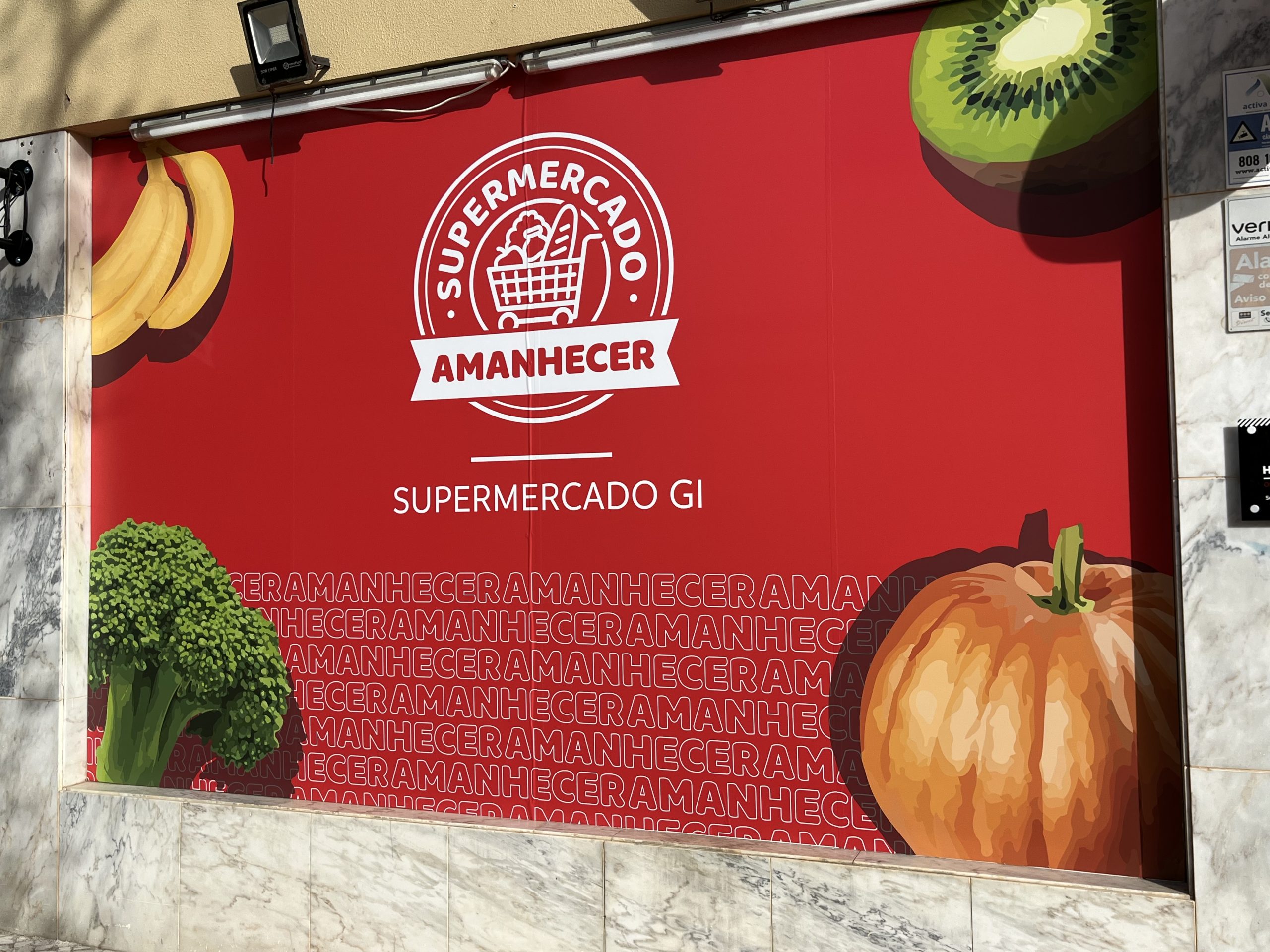 Amanhecer inaugura a loja 700