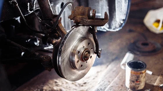 brake repair, brake disc installation.