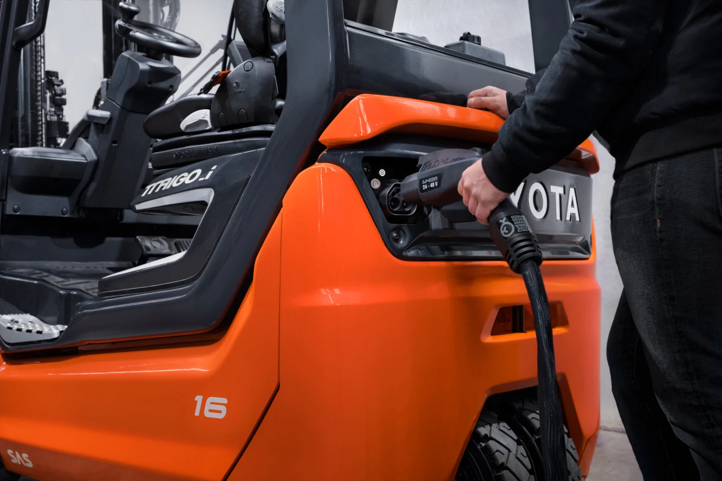 Toyota apresenta nova gama de empilhadores elétricos contrabalançados