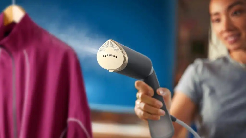 Philips apresenta o vaporizador de roupa portátil Série 5000