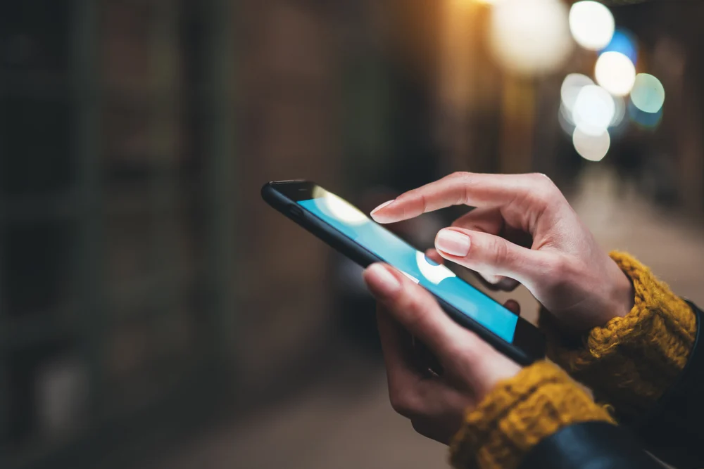 Gastos globais com smartphones vão ultrapassar os 500 mil milhões de dólares por ano até 2026