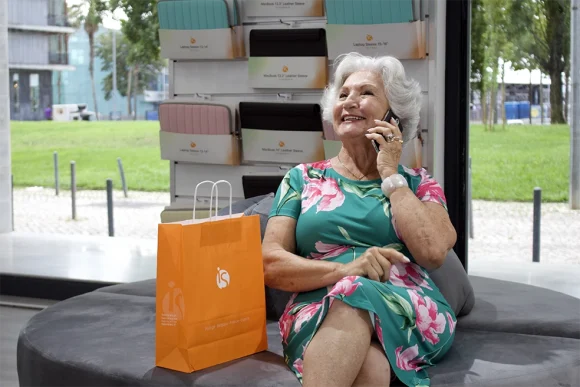 Simples, seguro e pensado para todos: iServices lança smartphone adaptado a seniores