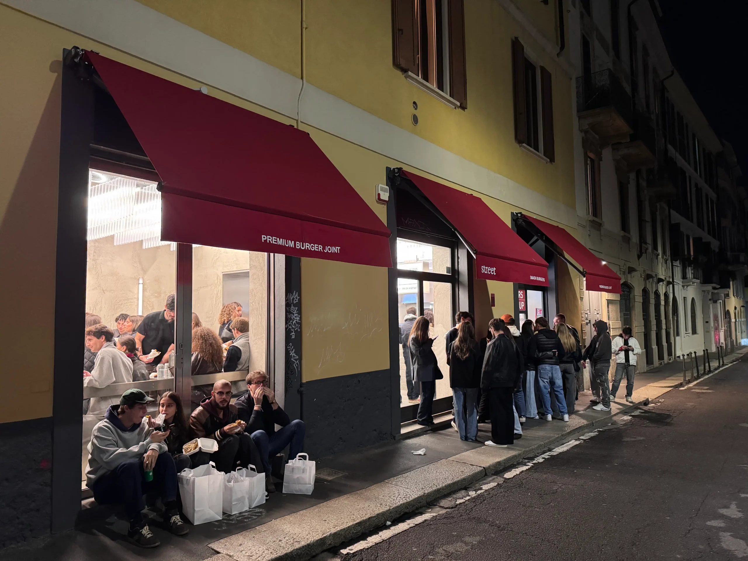 Street Smash Burgers abre lojas em Milão