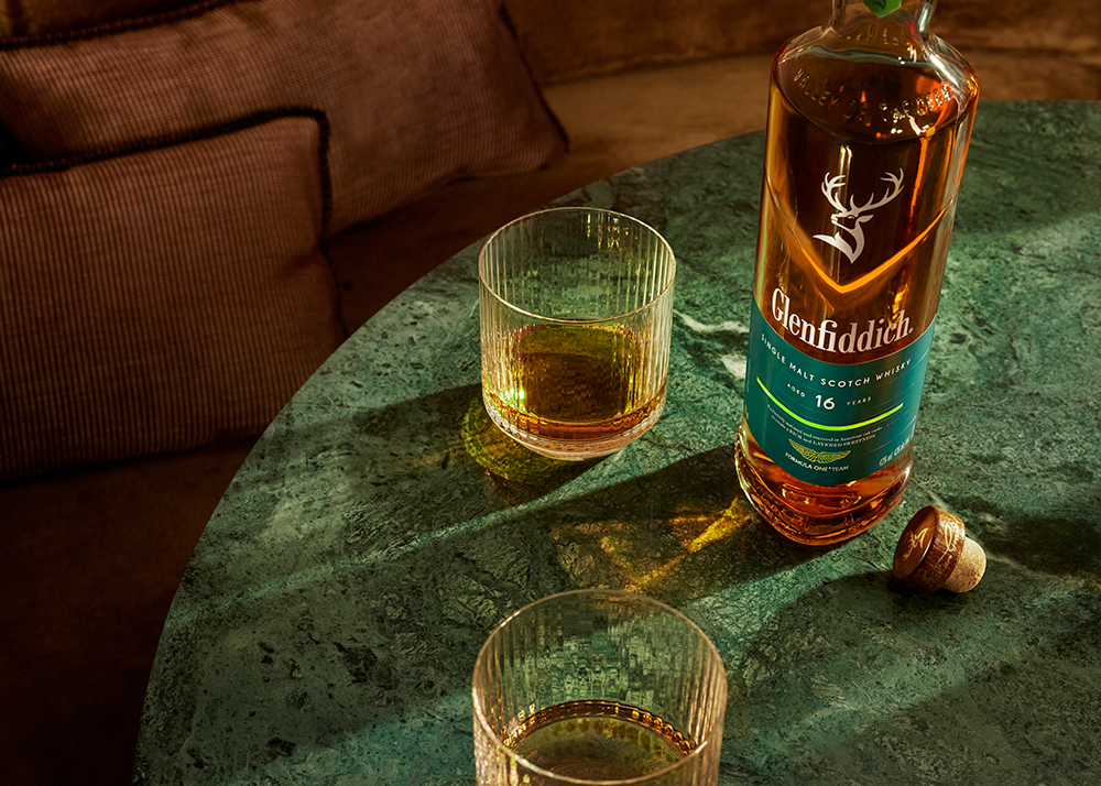 Glenfiddich lança edição limitada de 16 anos em parceria com a Aston Martin Formula One Team