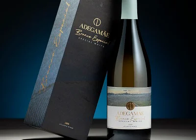AdegaMãe lança Branco Especial e apresenta dois novos vinhos brancos