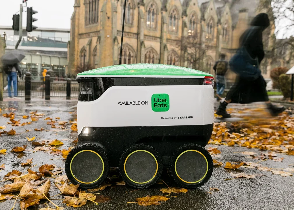 Uber lança entregas robóticas no Reino Unido em parceria com a Starship Technologies