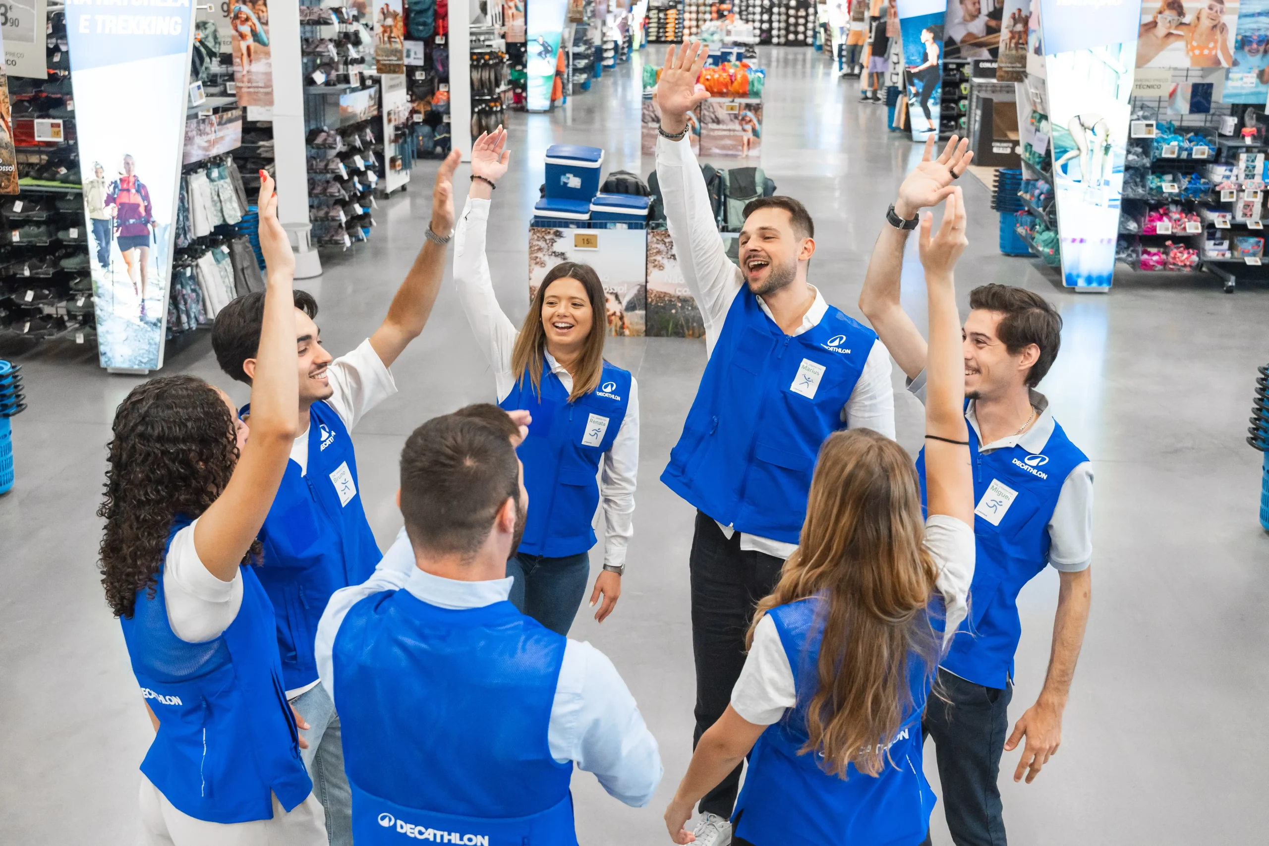 Decathlon aumenta salário bruto mínimo para 1.165 euros