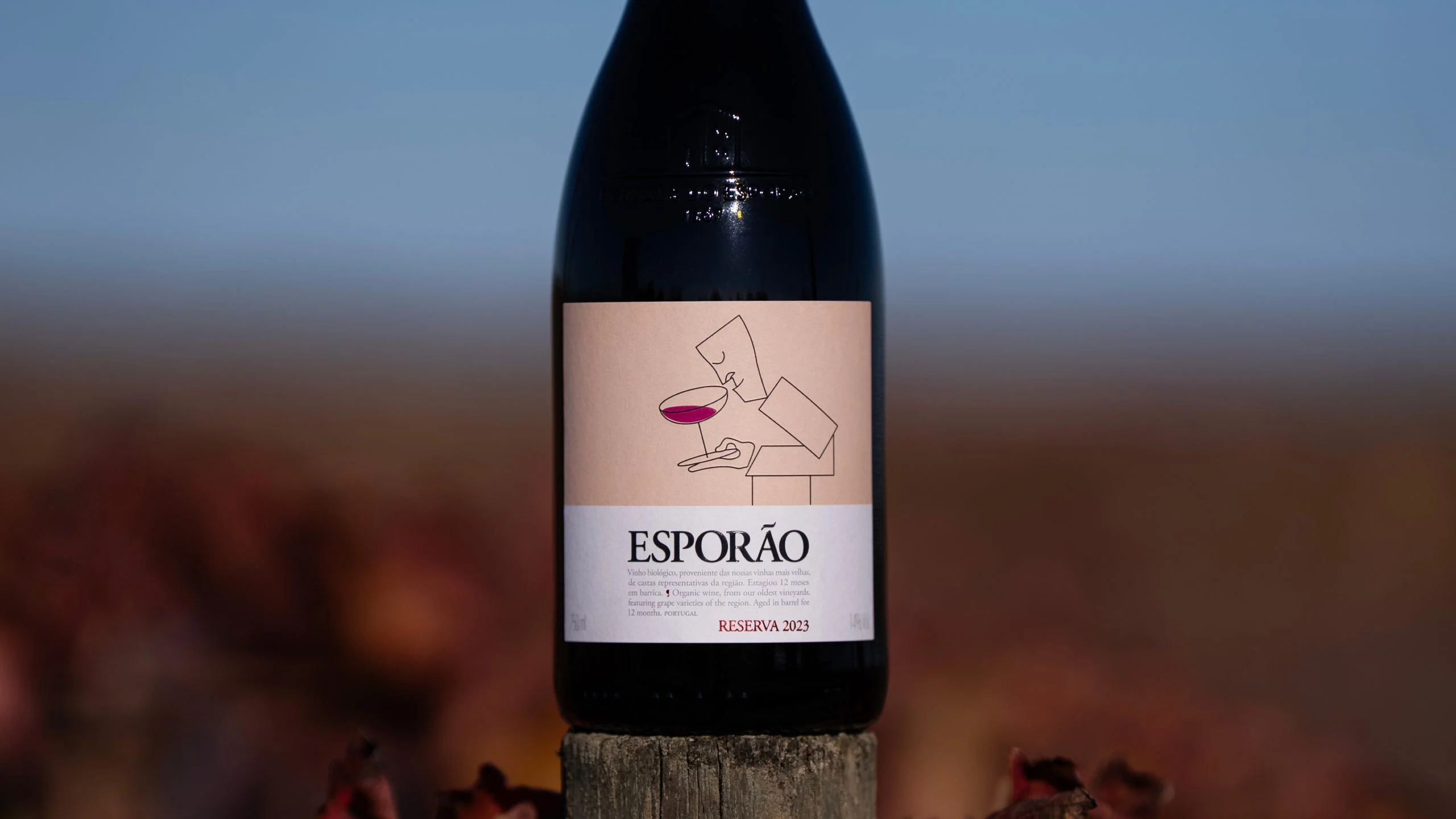 Esporão lança Reserva tinto 2023 com rótulo de Álvaro Siza Vieira
