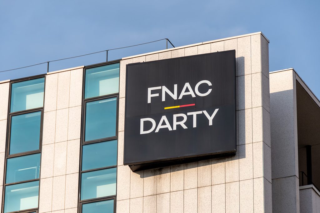 Comissão Europeia aprova OPA de Daniel Křetínský sobre a Fnac Darty