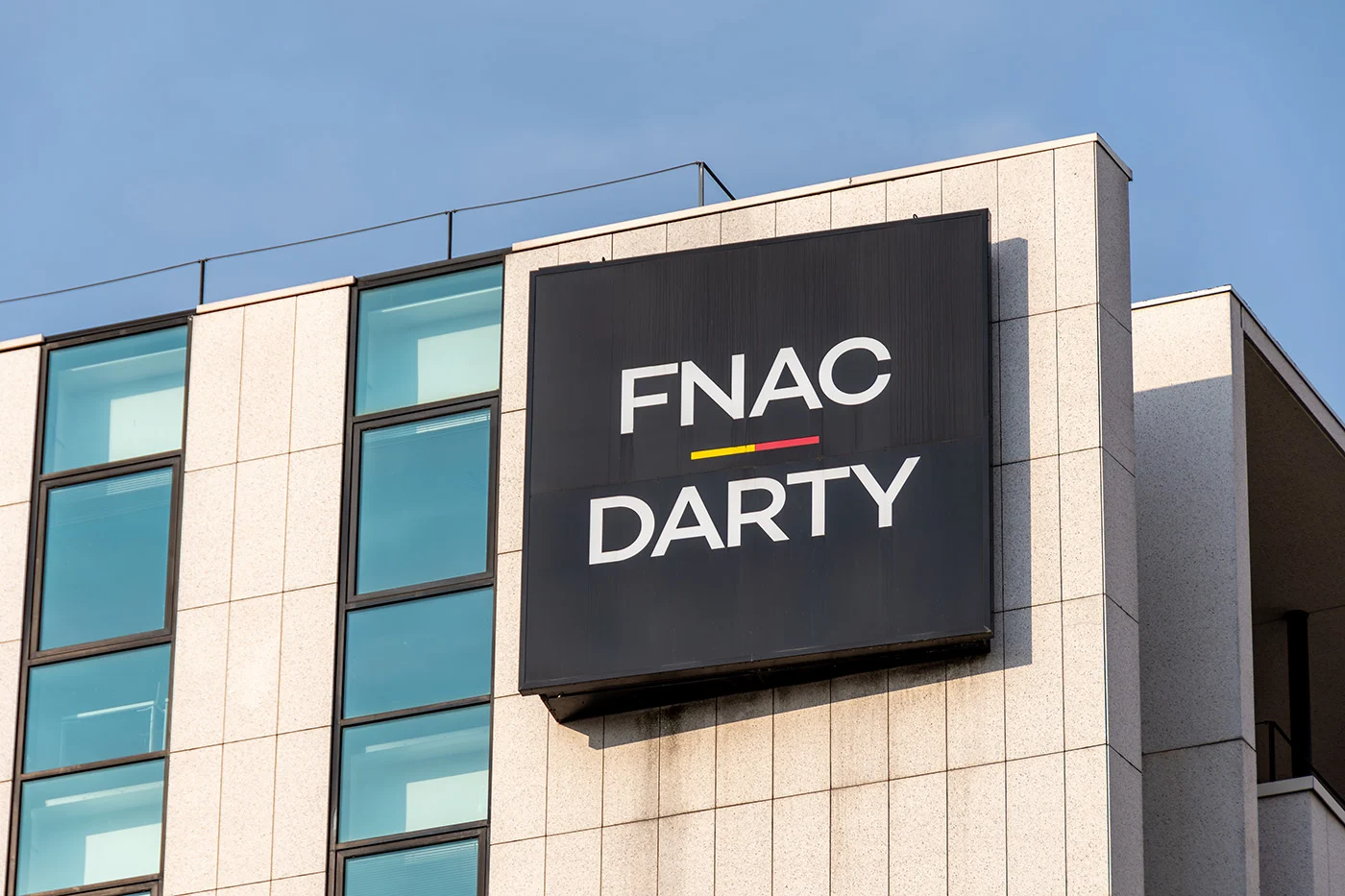 Comissão Europeia aprova OPA de Daniel Křetínský sobre a Fnac Darty