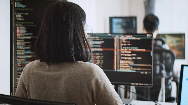 Representação feminina na tecnologia europeia cai para 19%