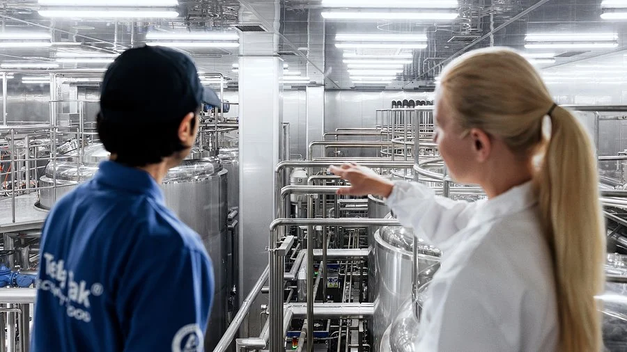 Modernizar linhas de processo de lacticínios reduz até 49% das emissões, diz Tetra Pak
