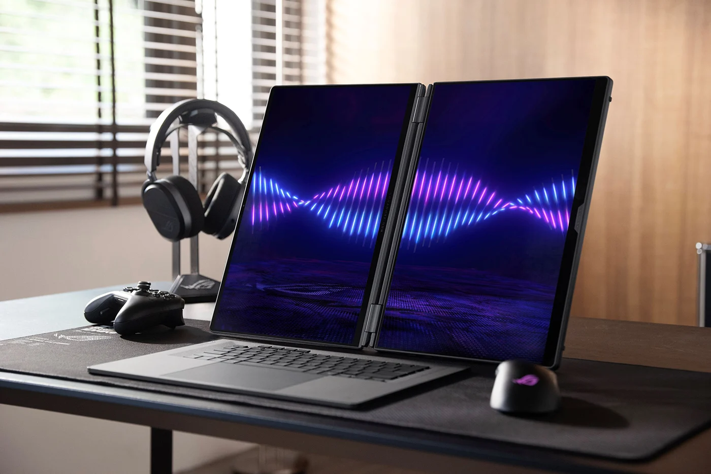 ROG lança em Portugal primeiro portátil gaming com ecrã duplo OLED de 16 polegadas