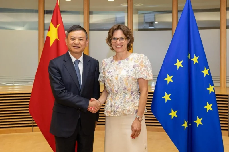 União Europeia e China reforçam cooperação para travar poluição plástica e proteger biodiversidade