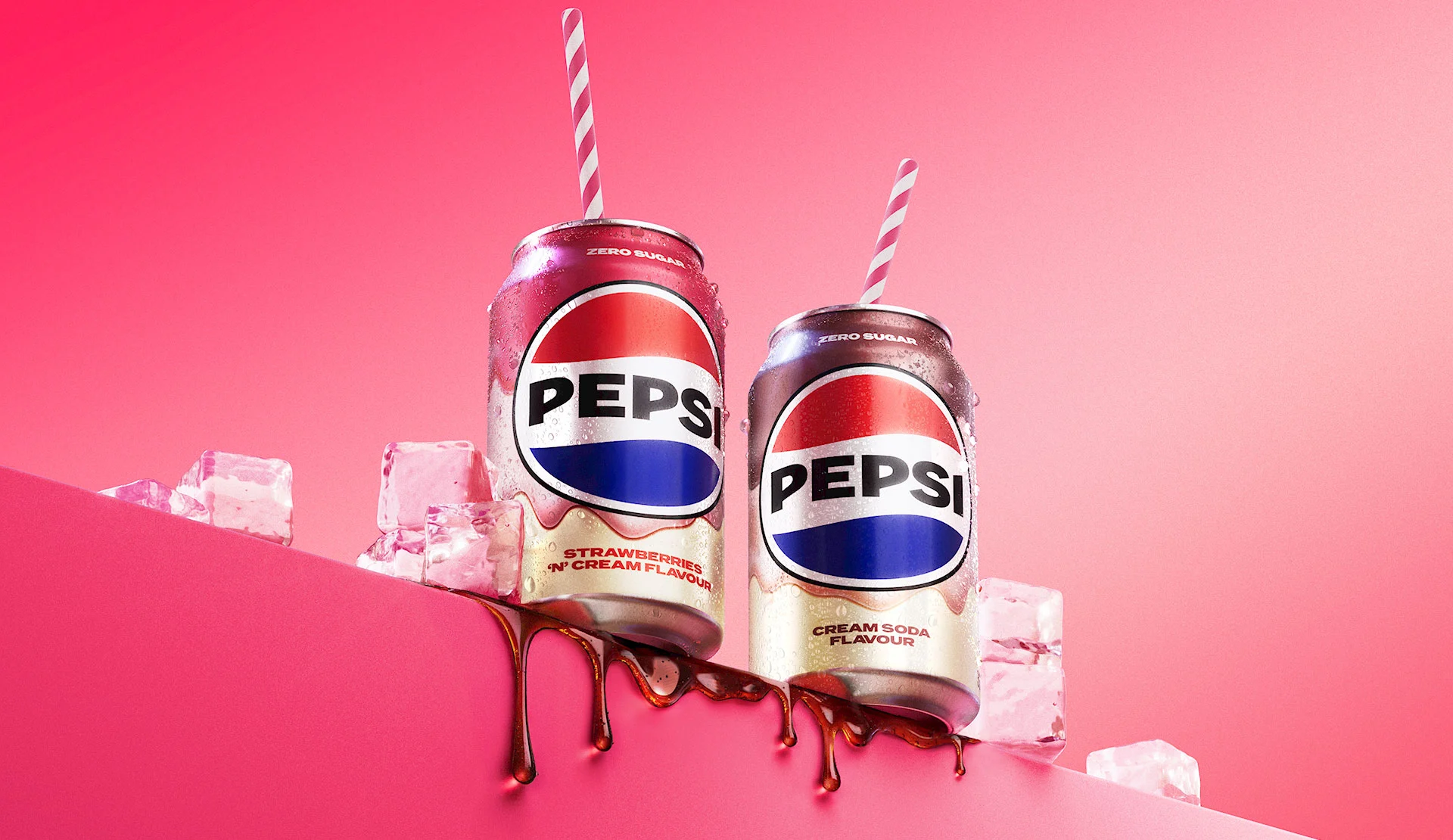 Duas latas de Pepsi edição especial sem açúcar surgem em destaque sobre um cenário em tons de rosa, acompanhadas por cubos de gelo e palhinhas às riscas. Uma das embalagens apresenta o sabor “Strawberries ’N’ Cream” e a outra “Cream Soda”, reforçando uma proposta visual inspirada em sobremesas e sabores indulgentes. As latas apresentam gotas de condensação que transmitem frescura e consumo imediato