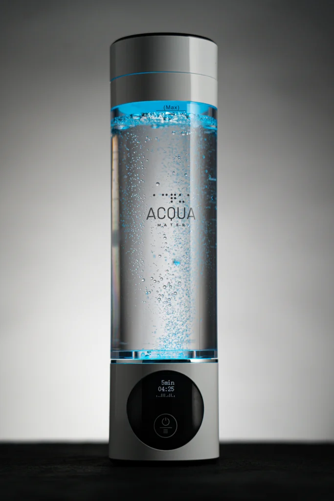 Dispositivo premium AcquaMater para gerar água rica em hidrogénio molecular, com visor e botão de ativação