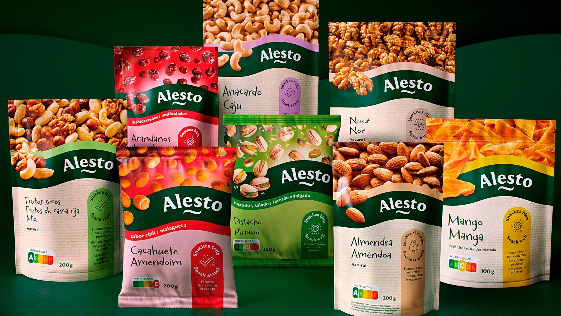 Sortido de embalagens Alesto com frutos secos e desidratados, incluindo amêndoas, pistácios, cajus, nozes, amendoins, arandos e manga