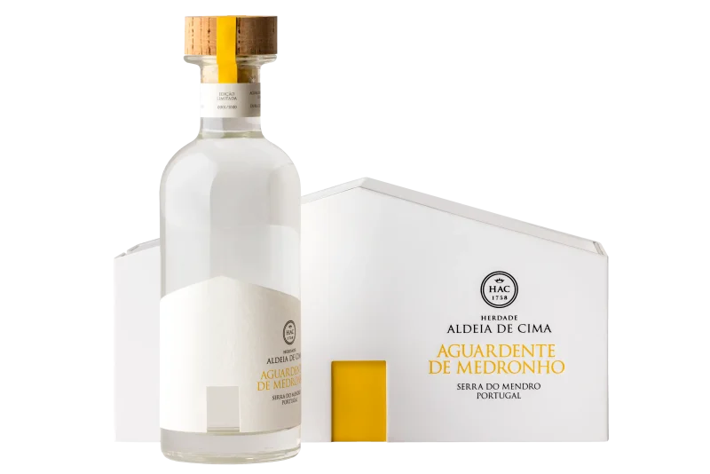 Herdade Aldeia de Cima promove aguardente de medronho para o verão