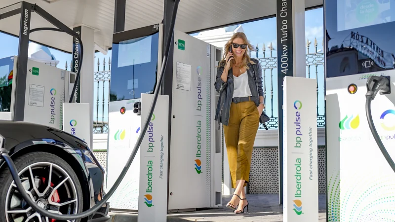 82% dos condutores de elétricos recorrem a postos de carregamento públicos