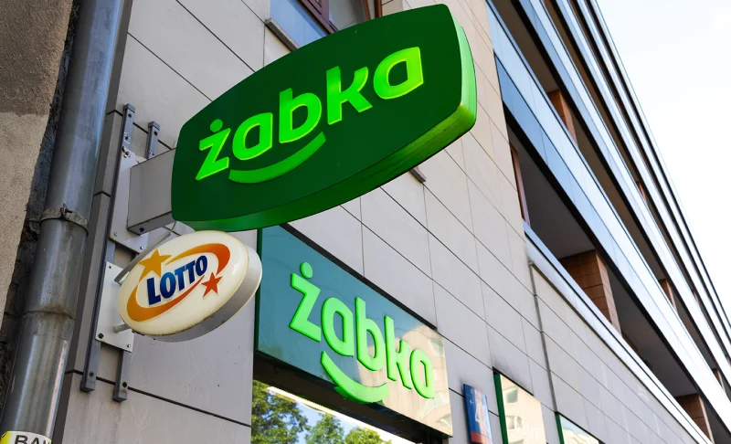 Couche-Tard lança oferta de 7,56 mil milhões de euros pela Żabka