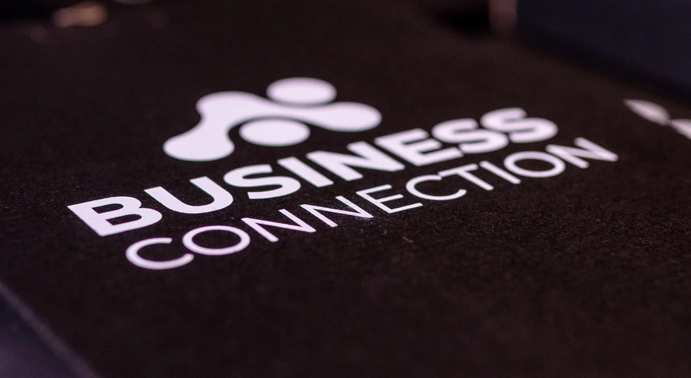Logótipo com o texto “BUSINESS CONNECTION”