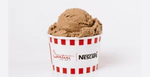 Gelado de chocolate num copo Santini e Nescafé