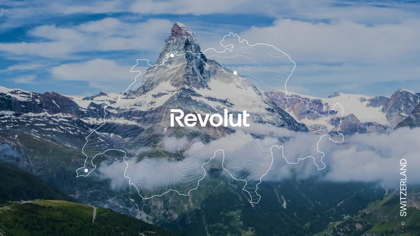 Paisagem alpina com o Matterhorn e o contorno da Suíça, com o logótipo Revolut e a palavra «SWITZERLAND»