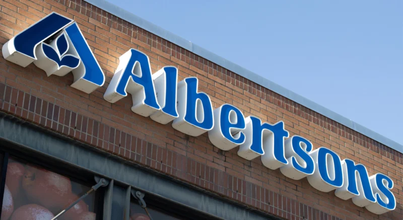 Albertsons suspende previsões para 2026 após lucros caírem quase 70%