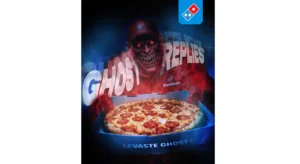 Anúncio da Domino’s com uma piza de pepperoni, um fantasma ameaçador e o texto «GHOST PEPPLES» e «LEVASTE GHOST»