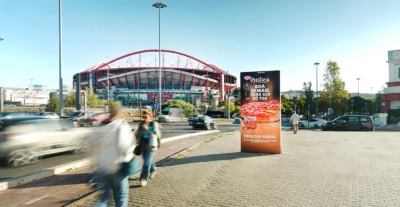 JCDecaux e Dr. Oetker lançam mupi interativo com aroma a pizza