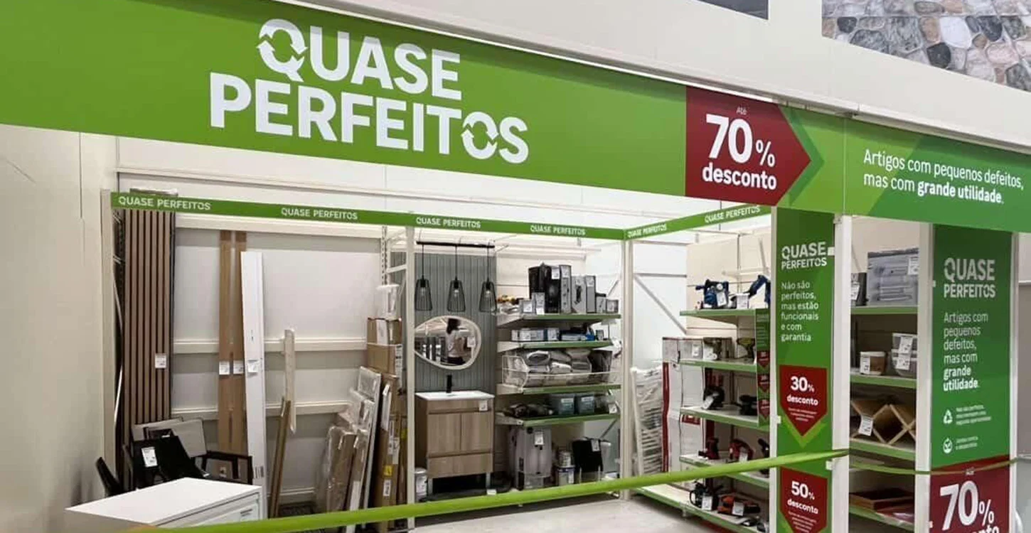 Área de loja “Quase Perfeitos”, com artigos com pequenos defeitos e descontos até 70%