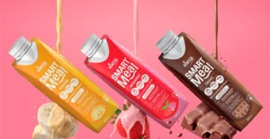 Três embalagens de bebida Smart Meal HiROSA, nos sabores banana, morango e cacau