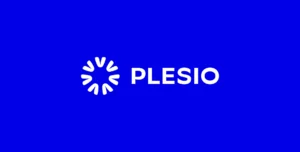 Logótipo PLESIO branco em fundo azul