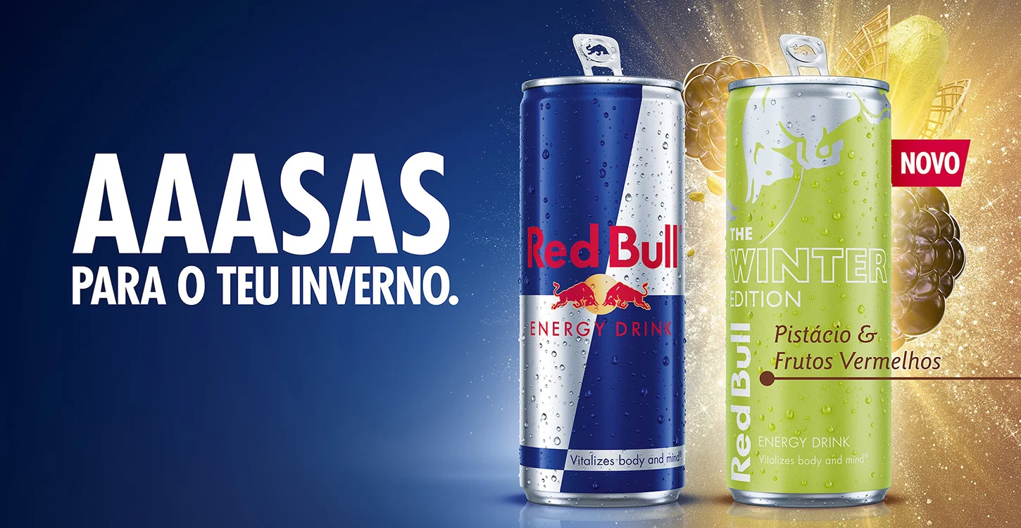 Anúncio da Red Bull: «AAASAS PARA O TEU INVERNO», com latas clássica e Winter Edition Pistácio & Frutos Vermelhos