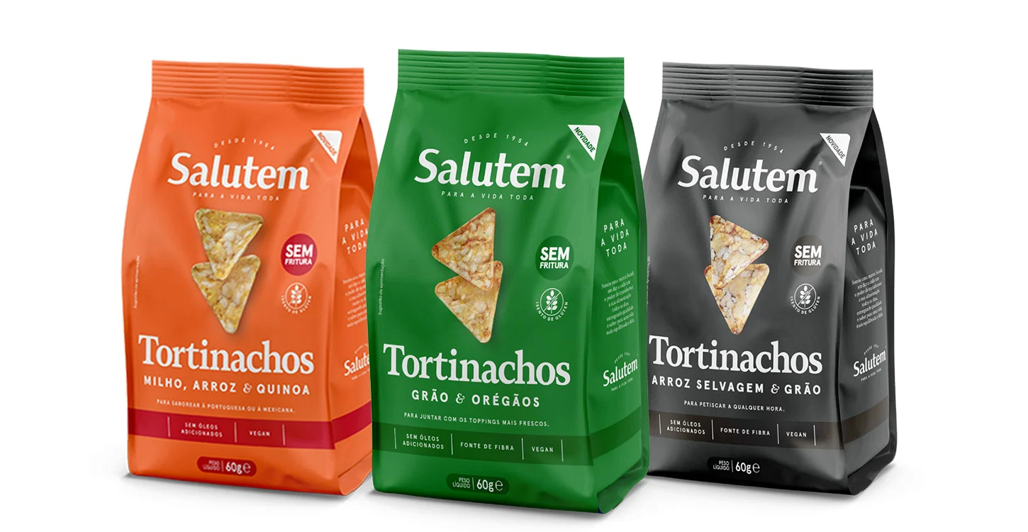 Três embalagens de tortinachos Salutem: milho, arroz e quinoa; grão e orégãos; arroz selvagem e grão